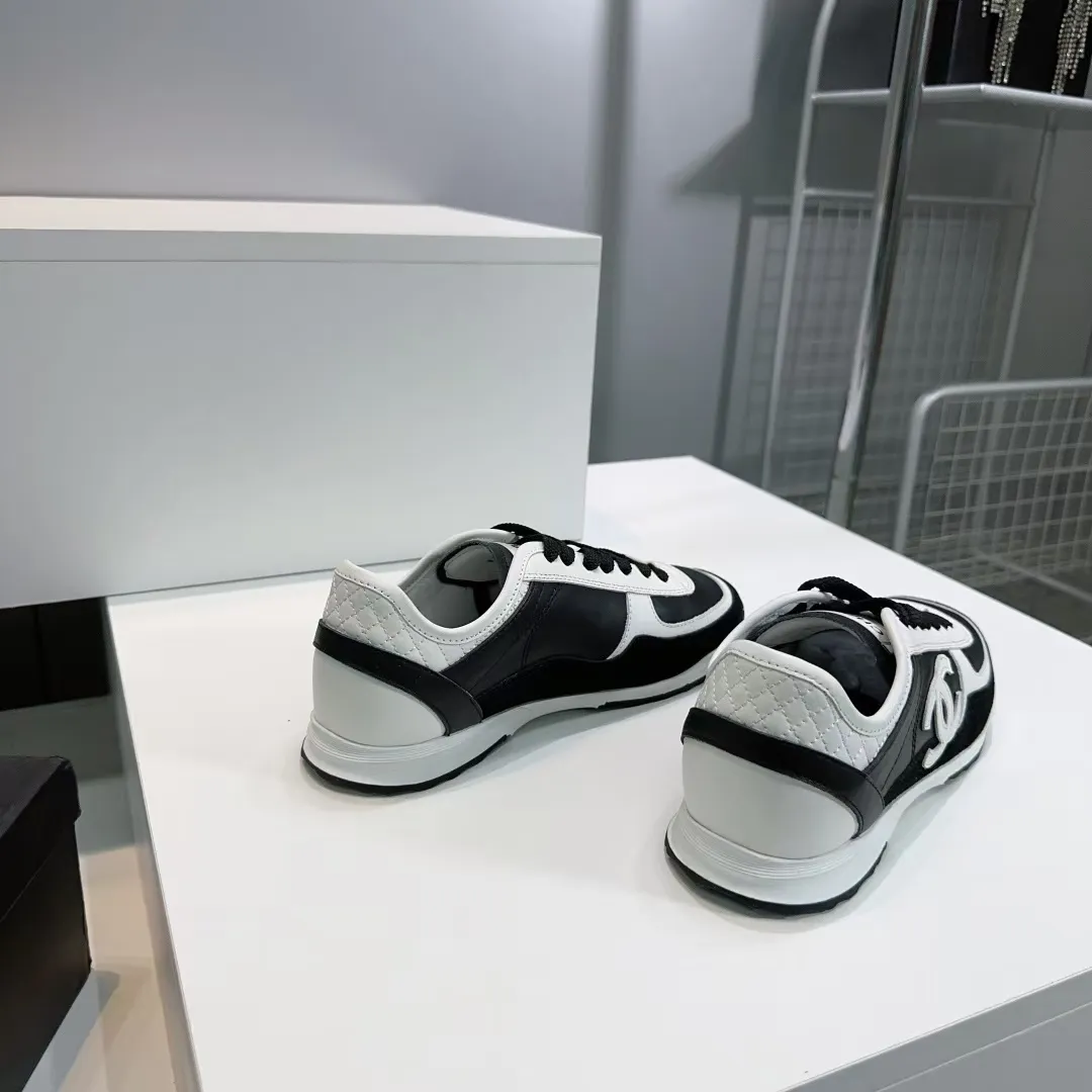 👟👟Ex-factory price 440👟👟 CHANEL Chanel 2025 new panda sneakers, color matching thick-soled casual sports shoes, upper: imported calfskin/imported suede, lining: imported sheepskin lining, outsole: TPU original outsole Size: #35-40 (40 customized, non-refundable)